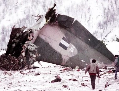 Τρισάγιο στη μνήμη των 63 πεσόντων στην αεροπορική τραγωδία του C-130 στο όρος Όθρυς